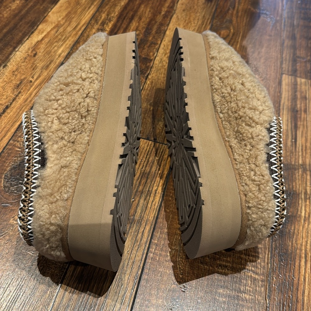 UGG Tazz maxi curly / size 7/ chestnut - Picture 4 of 5